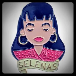 Selena Pin